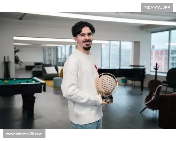 维蒂尼亚晒与伊涅斯塔合影，称其为终极榜样